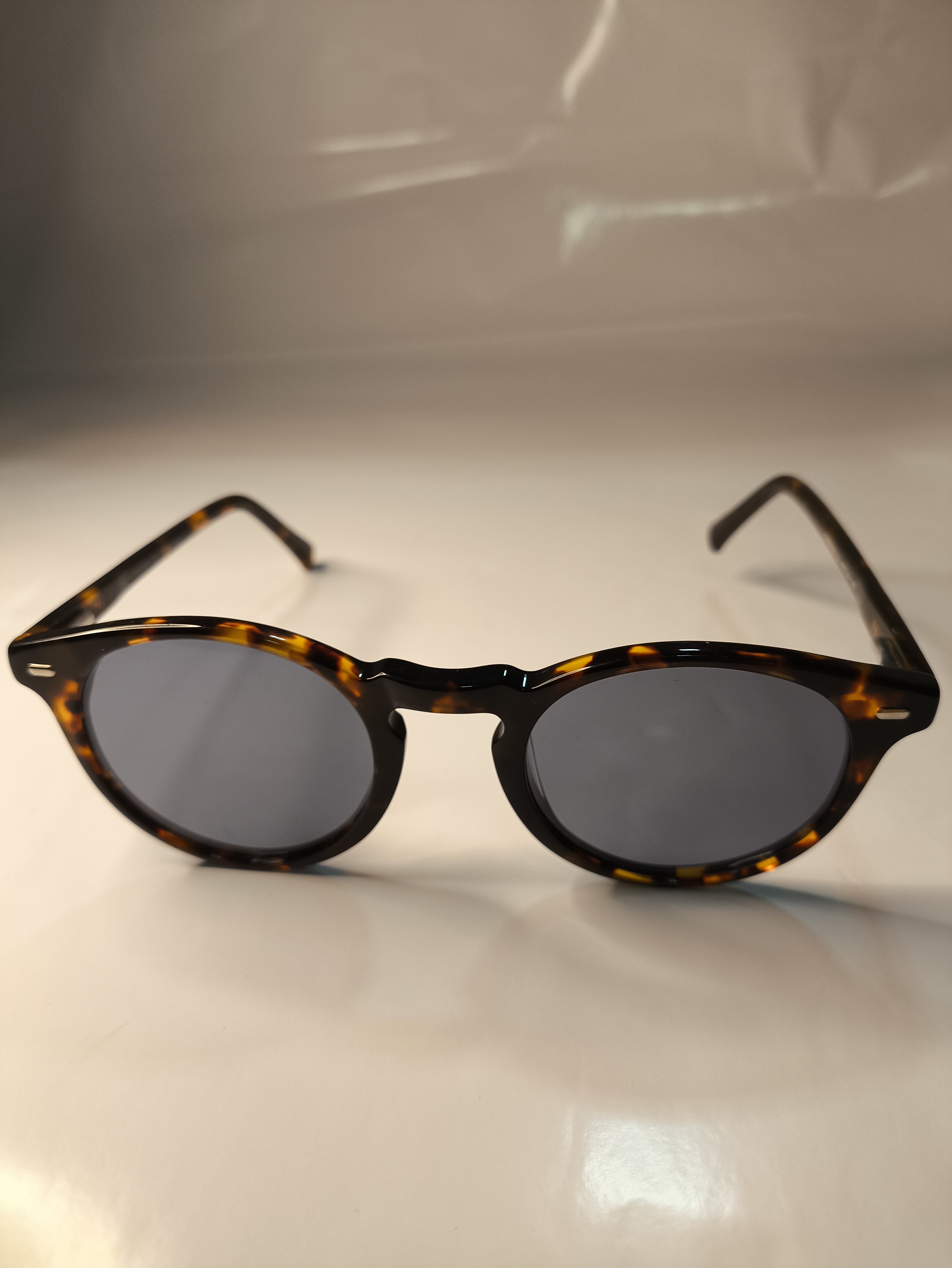 Óculos de sol retro com armação tartaruga